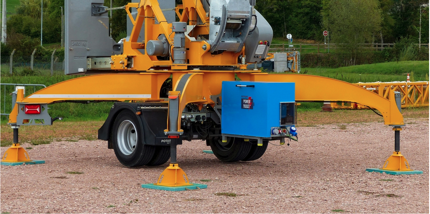Battery pack for self-erecting cranes
